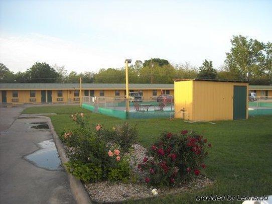 Tropicana Motel Bastrop Exterior photo